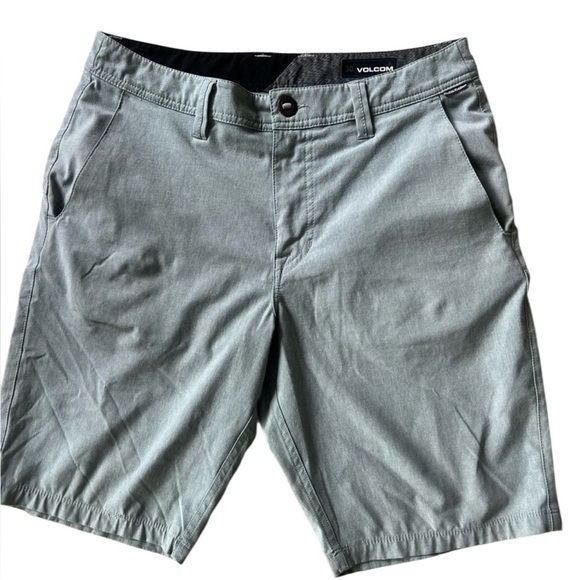 Volcom Other - Volcom cargo short size 30 good condition green Surf  and Turf  four-way stretch
